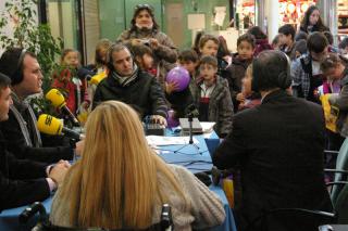 Nios Solidarios 2010: programa Hoy por hoy Madrid Sur, en directo, nios del colegio Torrente Ballester