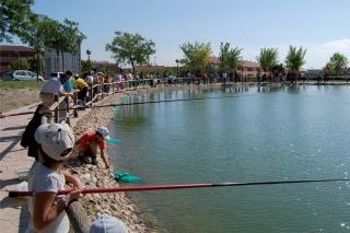 Valdemoro convoca el III concurso infantil de pesca en el lago de El Restón II.