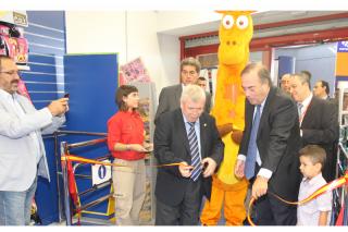 Pedro Castro inaugura la nueva tienda de Toys r Us en Getafe.