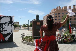 Los chilenos rinden homenaje a Salvador Allende en Legans.