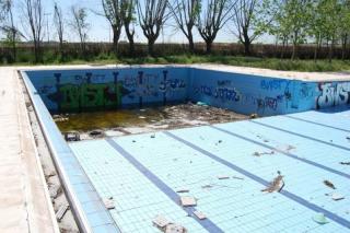 El pleno de Legans rechaza abrir expediente por los desperfectos y el abandono de la piscina Solagua desde hace tres aos.