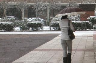 El descenso de temperaturas se traduce en la primera nevada de la temporada en la zona sur de Madrid