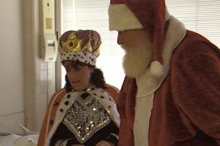 Pap Noel reparte ilusin en el Hospital de Fuenlabrada