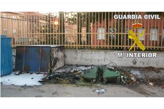La Guardia Civil detiene a los siete implicados en la quema de 27 contendores de basura y un vehculo en Ciempozuelos.