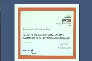 El acalde de Fuenlabrada recoge para la empresa local CEFOIM el premio europeo de calidad EFQM 400+.