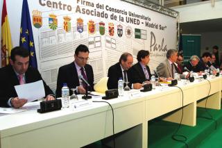 UNED y ayuntamientos de ocho municipios de la zona sur formalizan en Parla la creacin del consorcio del Centro Asociado Madrid-Sur