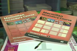 El ayuntamiento de Fuenlabrada valora ampliar la beca para libros de texto a la educacin infantil.