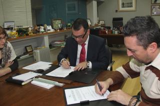 Ayuntamiento y hosteleros de Parla firman un convenio para promover acciones de creacin y cultura juvenil y ofrecer ocio de calidad.