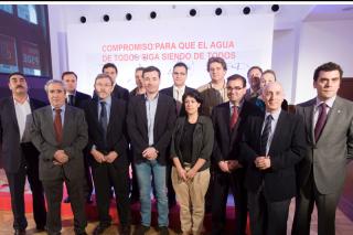 Toms Gmez y 35 municipios de la regin gobernados por el PSOE firman un compromiso contra la privatizacin del Canal de Isabel II