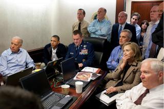 El presidente Obama y otros altos cargos del gobierno de EEUU asisten a la operacin contra Bin Laden (El Pais).