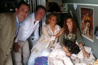 Mario y Soler visitan a la activista Beatriz Menchn que cumple tres semanas en huelga de hambre.