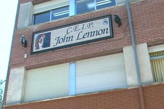 El colegio John Lennon de Fuenlabrada recibe el premio al mejor Micro Film en ingls de la Comunidad de Madrid.