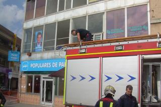 Atacada la sede del Partido Popular de Parla que ha sufrido la rotura del ventanal principal