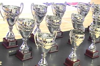 El alcalde de Fuenlabrada entrega 200 trofeos a los deportistas ganadores de las ligas municipales 