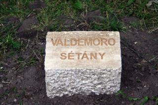 La ciudad hngara de Gdll homenajea a Valdemoro bautizando con su nombre uno de los senderos de los jardines del palacio de Siss.