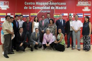 El consejero regional de Asuntos Sociales visita en Legans el Centro de Participacin e Integracin de Inmigrantes. 