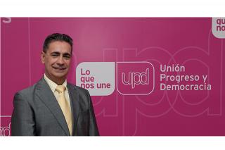 El concejal de UPyD en Parla, Juan Carlos Machuca, ltimo concejal que toma posesin del cargo.