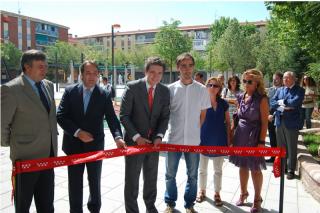 Inaugurada la remodelacin de la plaza Tierno Galvn y de la calle Carlos V en Parla.
