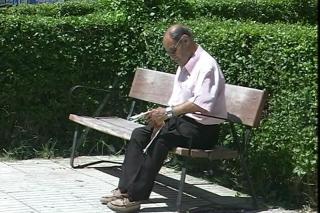 Cruz Roja recomienda especial precaucin a los mayores durante los das de calor.