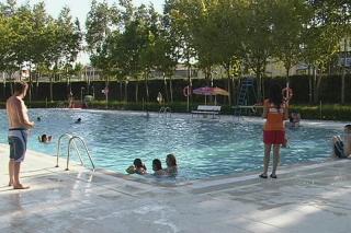 El Patronato de Deportes de Fuenlabrada oferta clases de natacin para el verano.