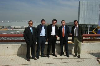 El alcalde de Legans visita el desarrollo Puerta de Carabanchel que contempla una gran superficie comercial que abrir en mayo.