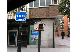 ULEG pide la modernizacin de la cntrica parada de taxis de Legans y la ampliacin del servicio.