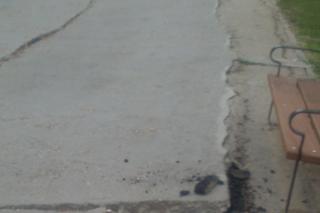 El PP de Getafe denuncia la existencia de grietas de hasta diez centmetros en una calle lo que provoca accidentes.