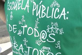 Dos trabajadoras de la limpieza de un colegio de Valdemoro han sido expedientadas por llevar la camiseta verde