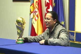 Fuenlabrada expone por un da la Copa del Mundo lograda por la Seleccin Espaola de ftbol.