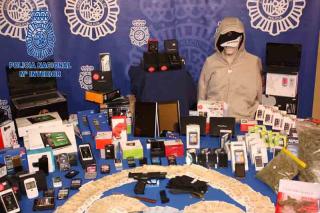 La Polica Nacional detiene in fraganti a los atracadores que haban robado varias tiendas de telefona mvil en Fuenlabrada