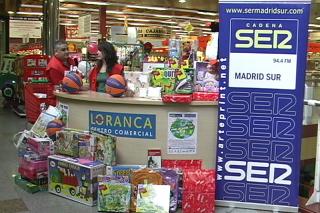 SER Madrid Sur recoge ms de mil juguetes y anima al apadrinamiento en su campaa Nios Solidarios.
