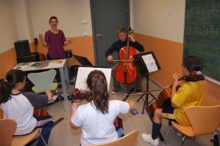 La escuela municipal de msica de Parla oferta plazas para el aprendizaje de violonchelo, trombn, flauta y trompeta.