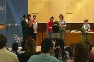 Escolares de Fuenlabrada enviarn sus Cartas por la Paz a Jess Vzquez como embajador de ACNUR.