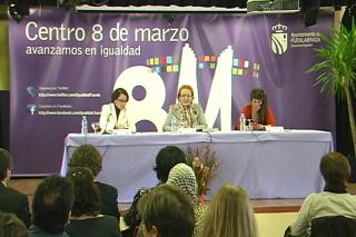 Fuenlabrada debate sobre los derechos de la mujer ante la Reforma Laboral del Gobierno.