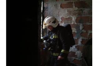 Una persona resulta intoxicada leve en Parla tras declararse un incendio en la cocina de una vivienda.