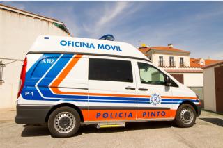 Una oficina mvil de la Polica de Pinto para denunciar o realizar controles de alcoholemia.