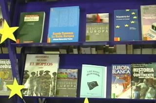 Los libros tambin se suman al Da de Europa en Fuenlabrada.