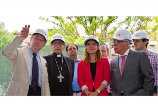 El obispo de Getafe y la alcaldesa de Pinto visitan las obras de la iglesia de San Francisco Javier.