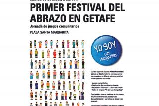 Getafe celebra el primer festival del abrazo en el barrio de Las Margaritas.