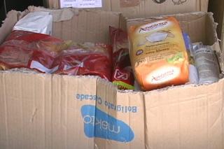 La Asociacin de Comerciantes de Fuenlabrada entrega 780 kilos de alimentos a dos asociaciones benficas de la ciudad.
