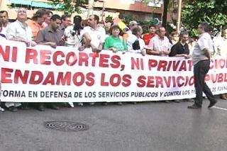 Unas 600 personas se manifiestan en Fuenlabrada en defensa de lo pblico y contra los recortes. 