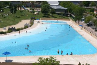 Las piscinas municipales de Parla abren con descuentos de hasta el 40 por ciento para los empadronados.