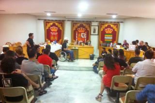 Vecinos de Ciempozuelos se encierran en el Ayuntamiento tras la privatizacin de la Escuela de Msica.
