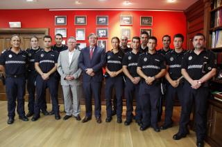 El alcalde de Getafe recibe a los diez nuevos agentes que se incorporan a la Polica local. 