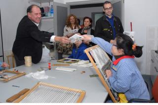 El alcalde de Valdemoro visita el centro ocupacional de minusvlidos. 