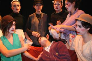 La Escuela Municipal de Teatro de Parla ensear ingls a nios a travs de un taller dramtico.