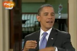 Obama mata a una mosca durante una entrevista 