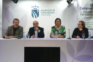 El alcalde de Fuenlabrada acerca los presupuestos de 2013 a los colectivos femeninos.