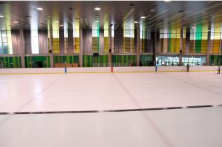 Valdemoro impulsa el programa Todos a patinar para que los escolares del municipio conozcan la pista de hielo.