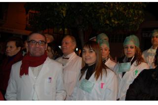 El alcalde de Parla se viste con bata blanca en Carnaval para reivindicar una Sanidad Pblica.